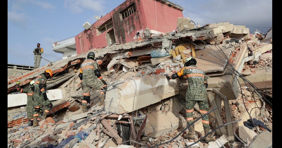 Una reacuteplica de 49 sacudioacute a Venezuela y causoacute paacutenico en plenas tareas de rescate tras los traacutegicos terremotos