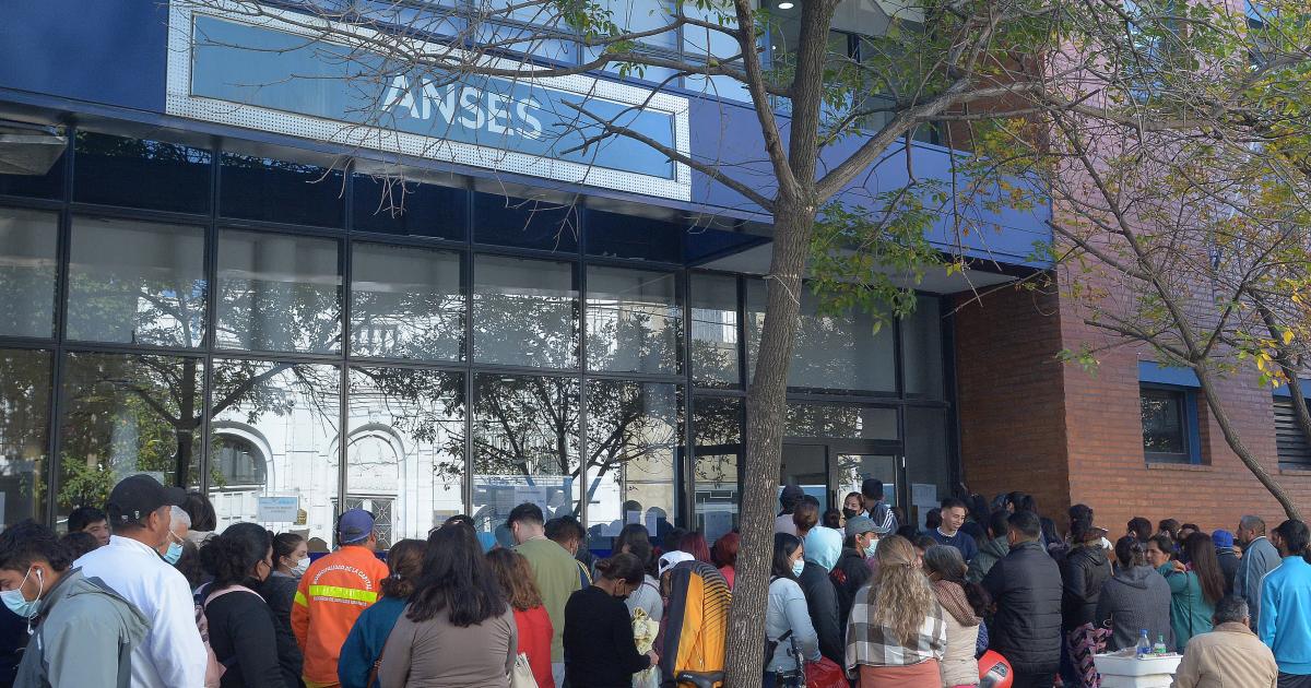 ANSES- este lunes continuacutean los pagos de junio con aguinaldo para jubilados