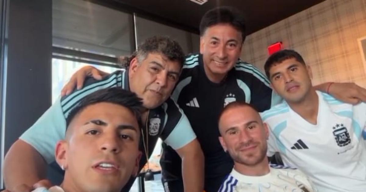 Jugadores de la seleccioacuten nacional enviacutean un tierno saludo a los joacutevenes de Mailiacuten