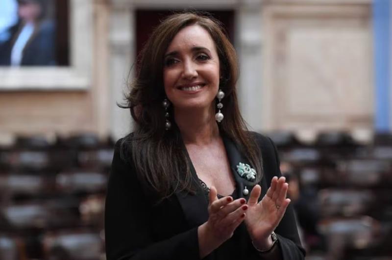 Solo entreacute a leer los comentarios- el iroacutenico mensaje de Victoria Villarruel tras la renuncia de Manuel Adorni