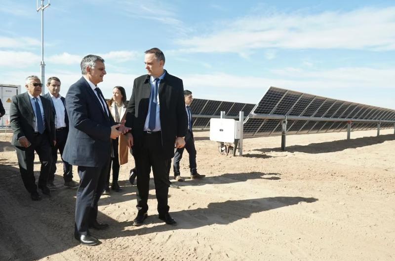 Confirman que Manuel Adorni tambieacuten renunciaraacute a su cargo en el directorio de YPF