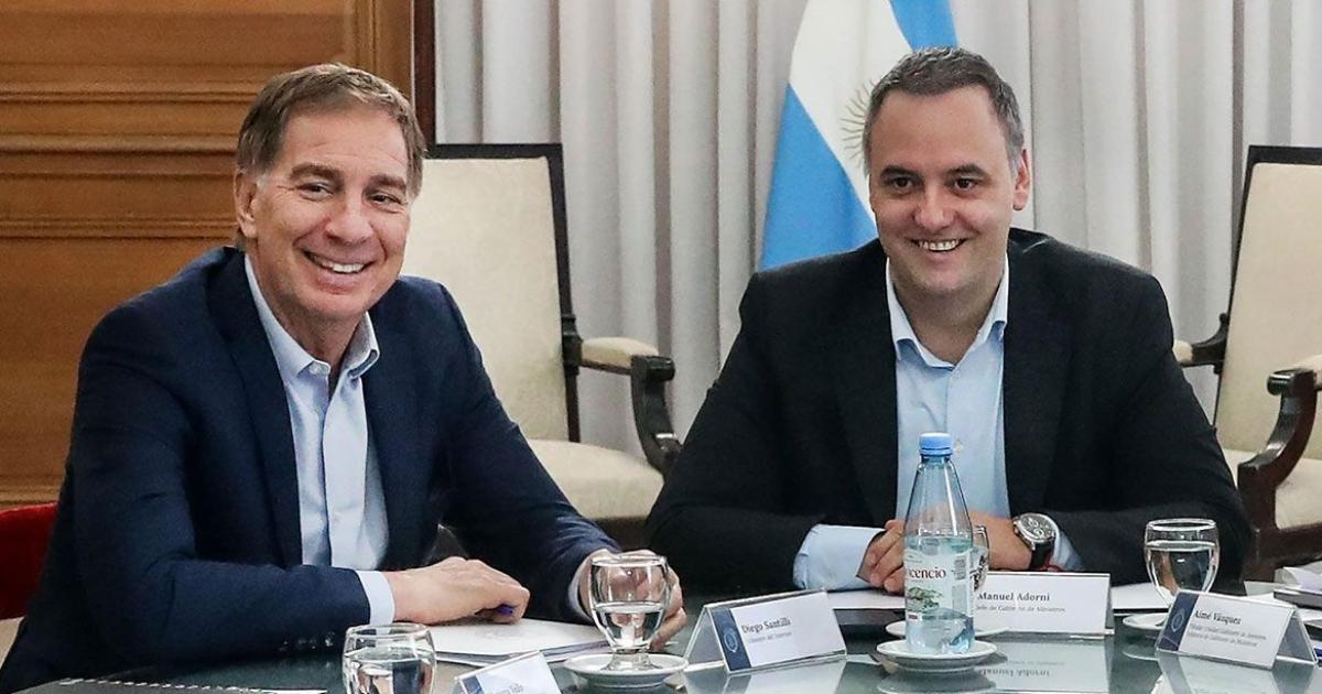 Santilli y Adorni se reuacutenen mantildeana para avanzar en el traspaso de la Jefatura de Gabinete