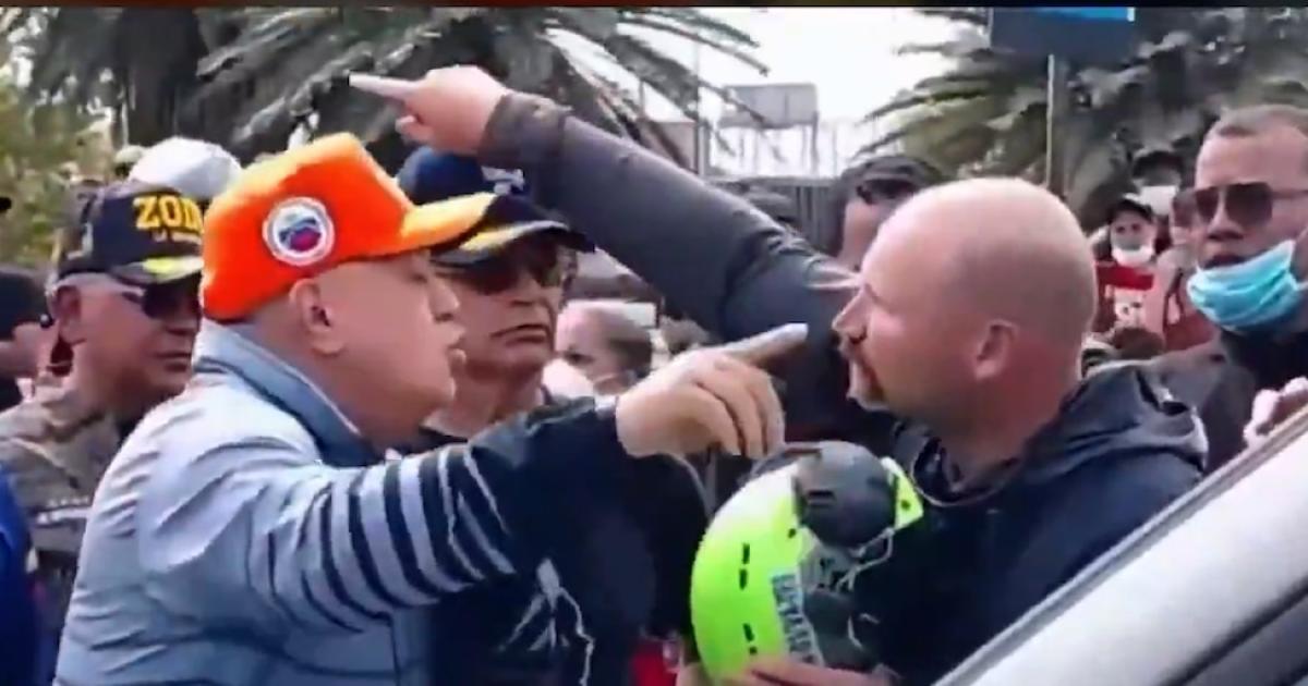 Venezuela- fuerte cruce entre Diosdado Cabello y un rescatista estadounidense en la buacutesqueda de sobrevivientes 