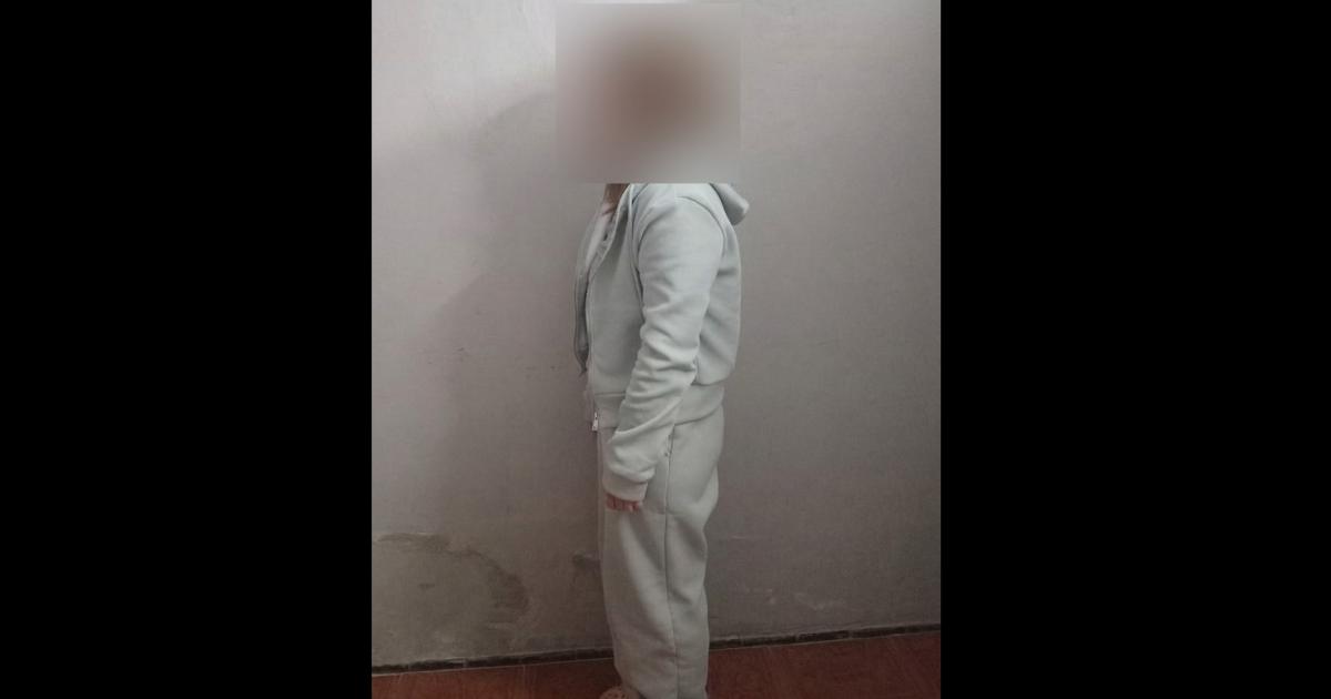 Despiadada madre fue filmada golpeando a su hija de 4 antildeos