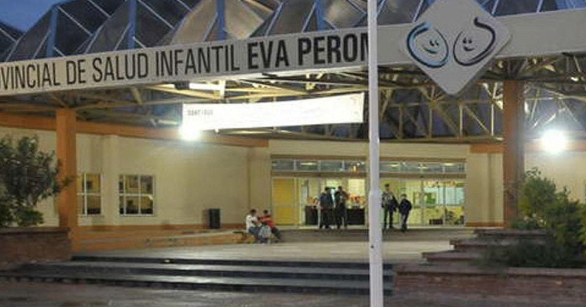 Un nintildeo de 3 antildeos permanece en estado criacutetico tras caer a una piscina 