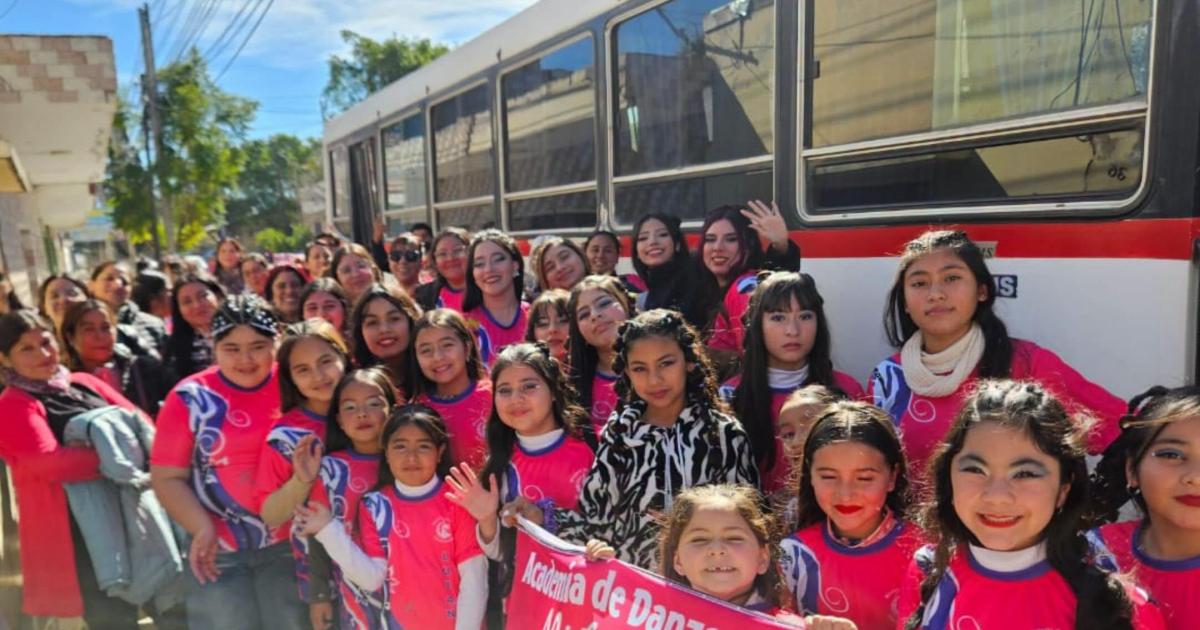 La academia municipal de danzas aacuterabes de Beltraacuten brilloacute en un certamen