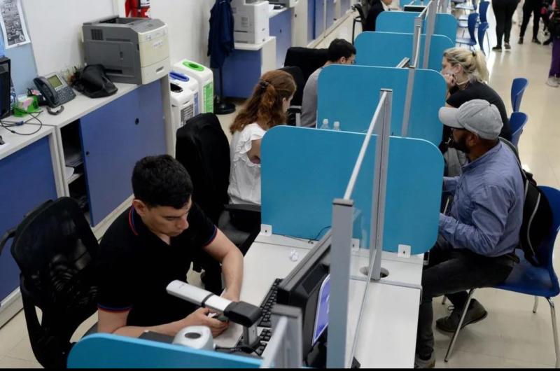 El empleo puacuteblico nacional seachicoacute en 71000 puestos y el ajuste afectoacute a 186 mil privados