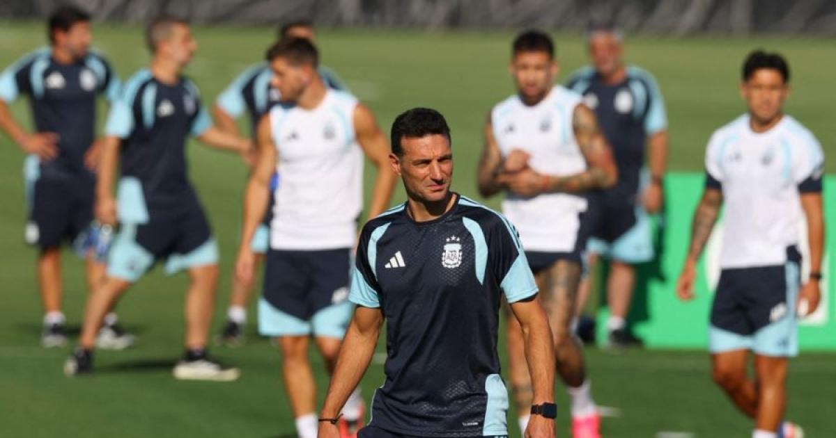Con la buena noticia del Cuti Romero recuperado la Seleccioacuten alista el 11 ideal