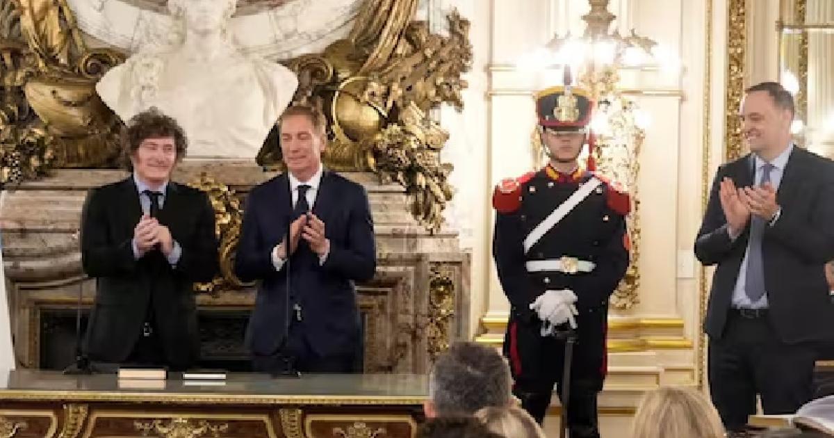Diego Santilli asumioacute como jefe de Gabinete con Manuel Adorni a su lado y dirigentes del PRO