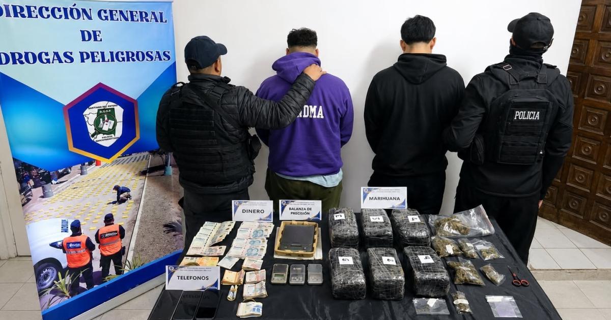Golpe al narcomenudeo- incautan maacutes de siete kilos de marihuana droga sinteacutetica y 13 millones