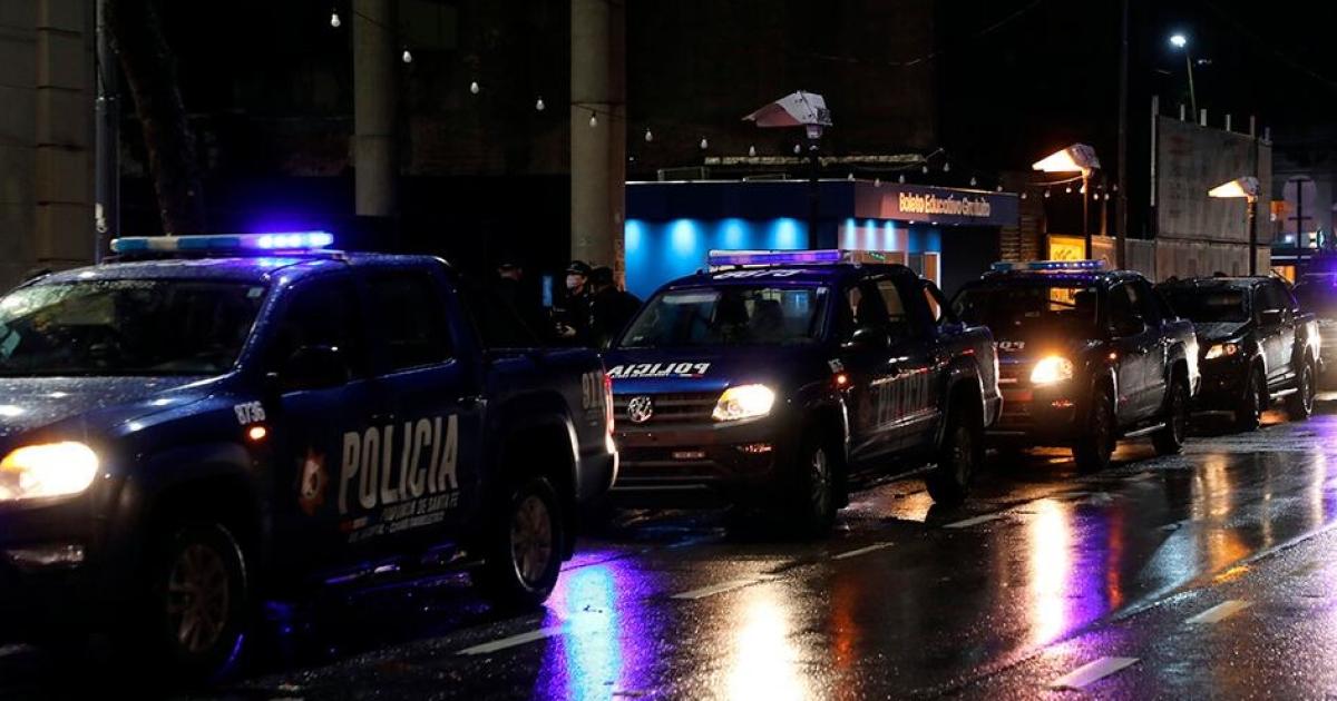 Una mujer fue fracturada a golpes por una pareja en la calle