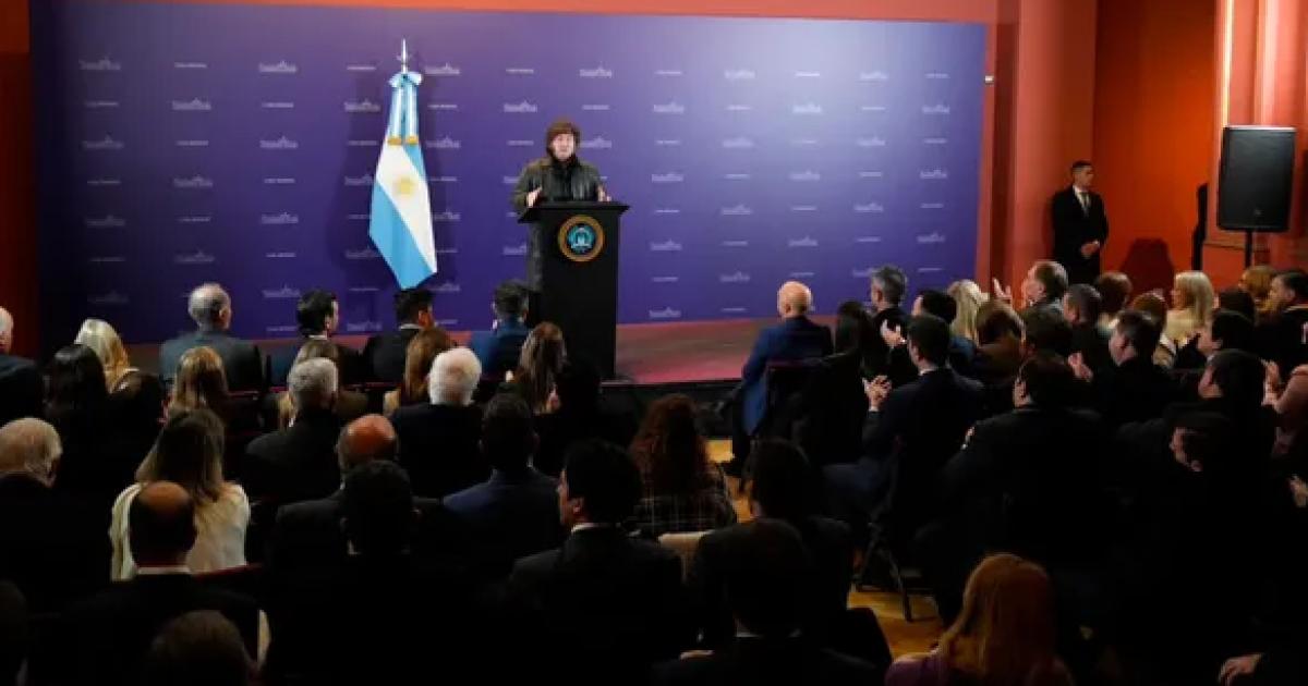 Con Karina y Santilli Milei disentildeoacute la estrategia para el segundo semestre en Casa Rosada