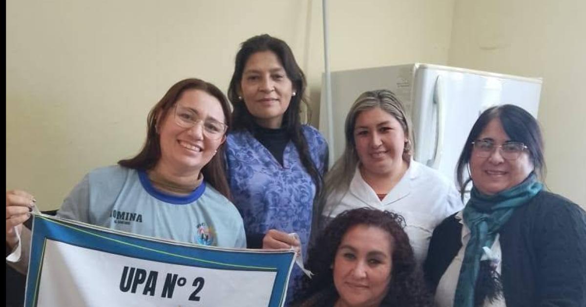 Colocan la antigripal a docentes de Escuela Los Pinos