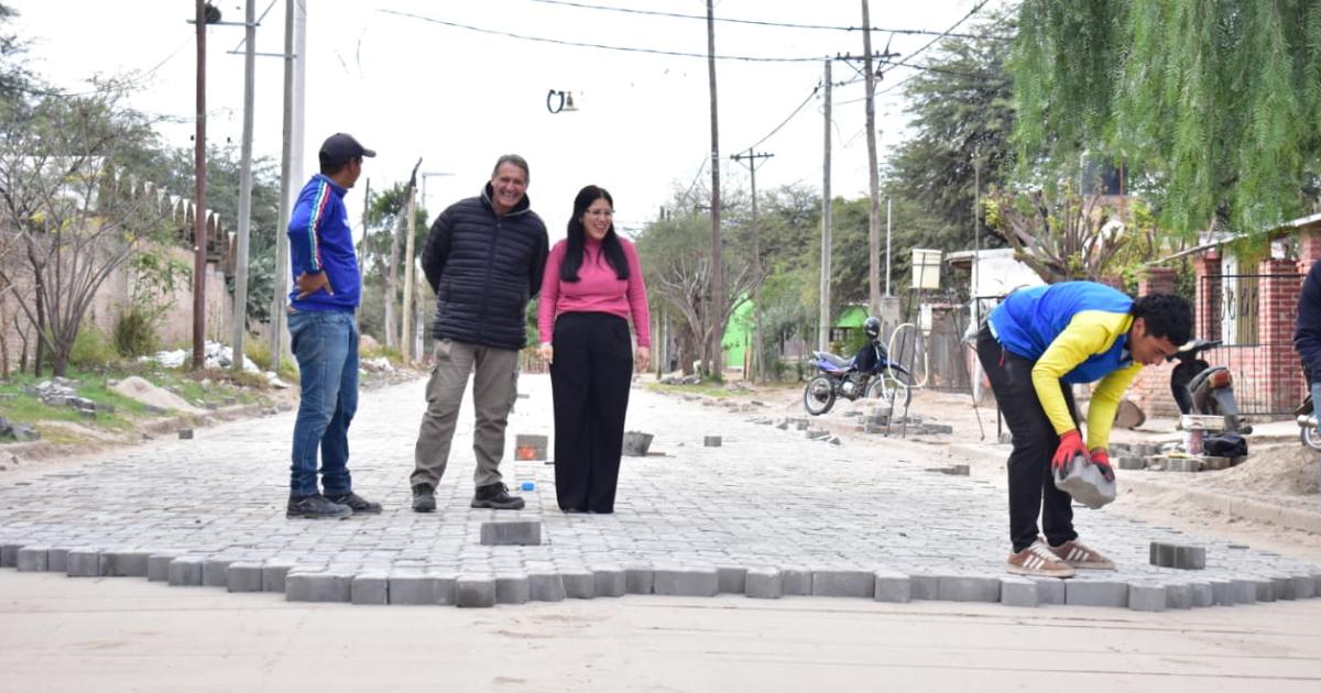 Avanzan las obras de pavimento articulado en el Barrio Las Ameacutericas