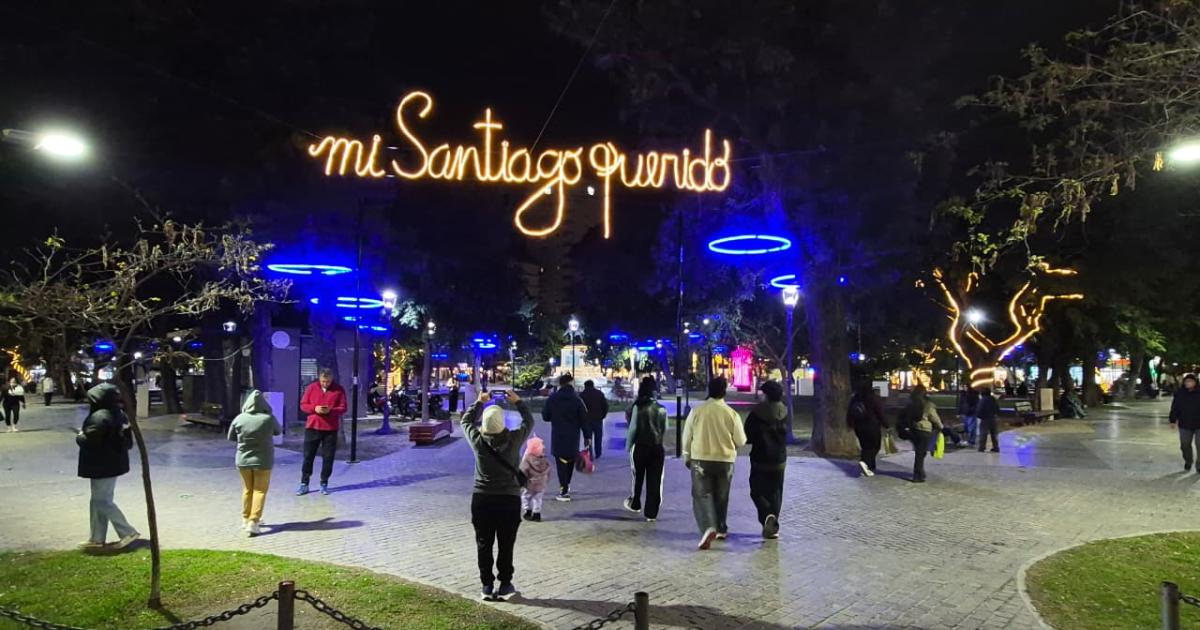 FOTOS- Encendido de la luminaria decorativa en Plaza Libertad- Santiago se prepara para su 473deg aniversario