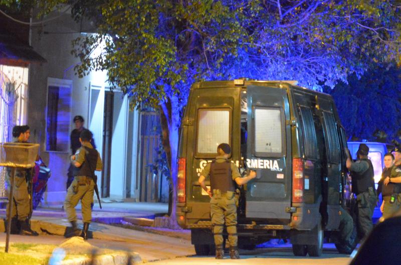 MADRUGADOS- Los siete federales tucumanos han sido apresados a las cinco de la madrugada en Pellegrini Luego cayeron dos coordinadores de tours Todo el dinero estaba marcado por los organismos de inteligencia nacional