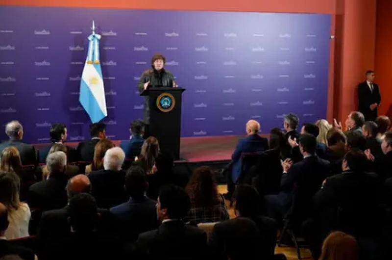 Con Karina y Santilli Milei disentildeoacute la estrategia para el segundo semestre en Casa Rosada