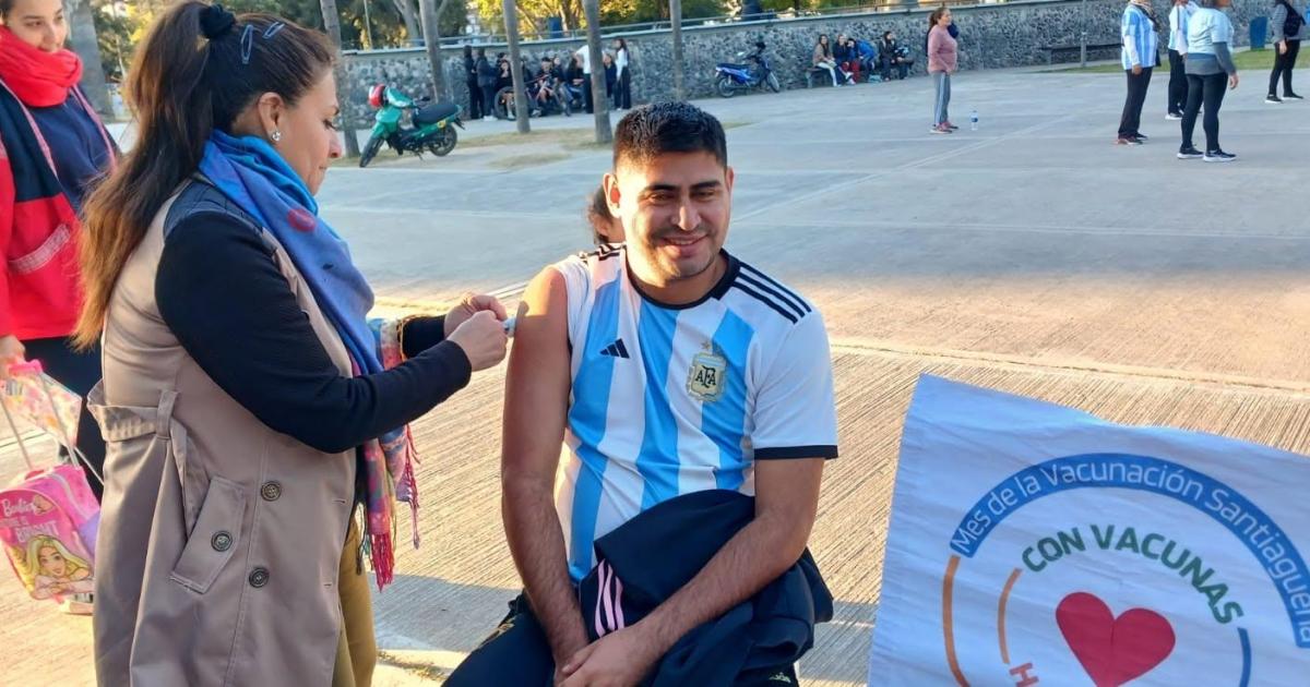 En las Plazas saludables realizan campantildea de vacunacioacuten antigripal