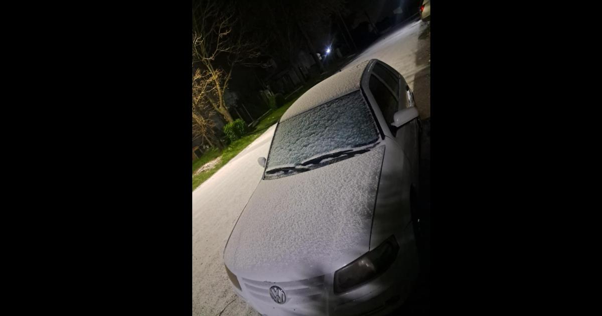 Santiaguentildeos tuvieron su primera nevada del antildeo esta madrugada