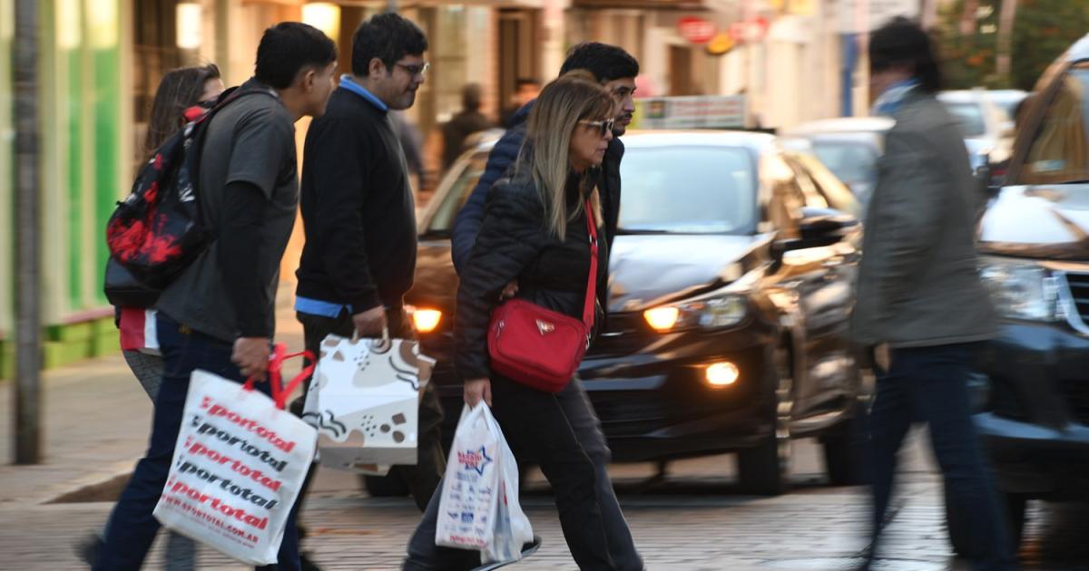 Coacutemo funcionaraacuten los comercios este viernes por el partido de la Seleccioacuten Argentina