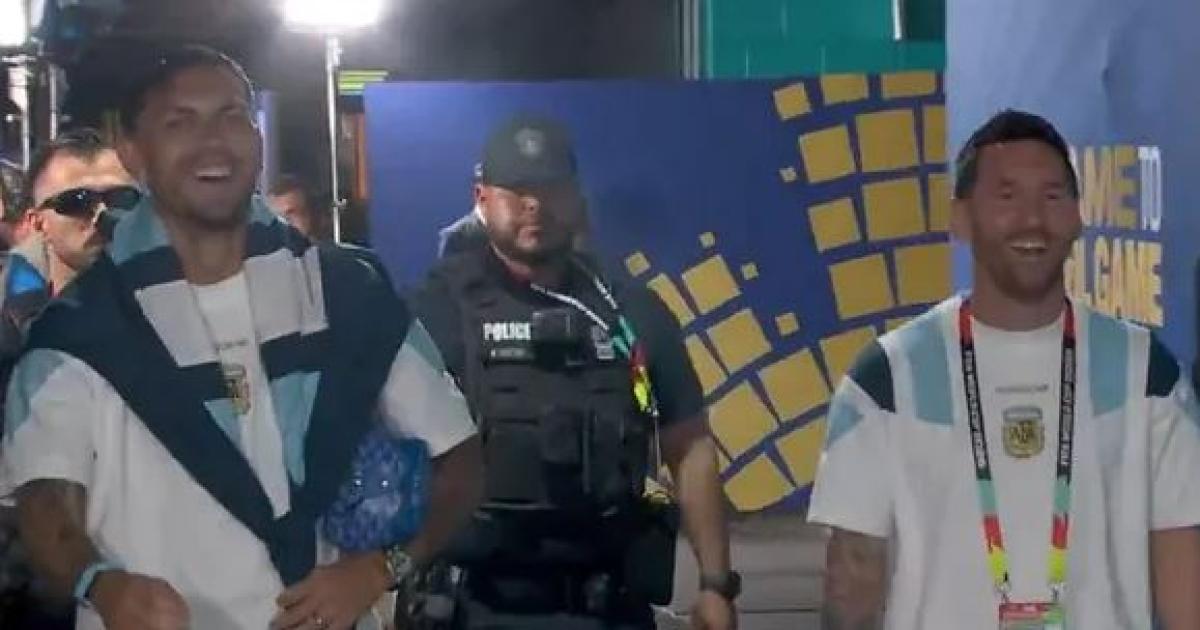 Con sonrisas e ilusioacuten- asiacute fue la llegada de la Seleccioacuten Argentina al Hard Rock Stadium para enfrentar a Cabo Verde