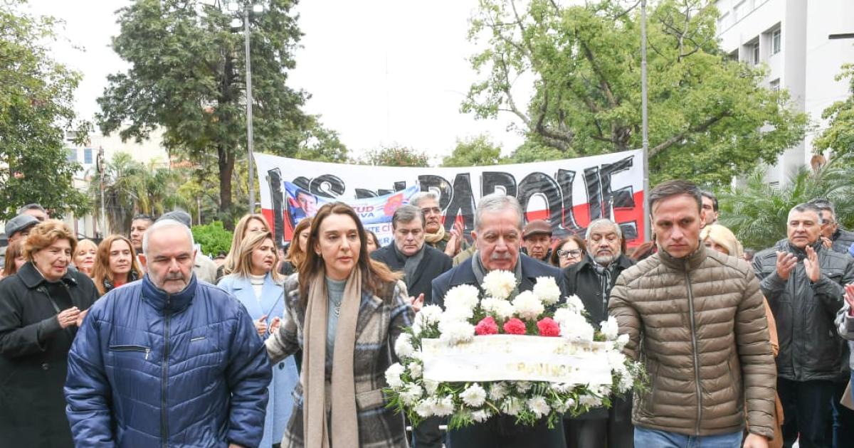 El gobernador Eliacuteas Suaacuterez participoacute del acto en memoria de Hipoacutelito Yrigoyen