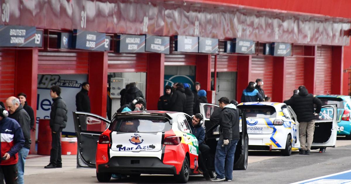 El turismo nacional puso en Las Termas de Riacuteo Hondo con el inicio de la Copa Elf