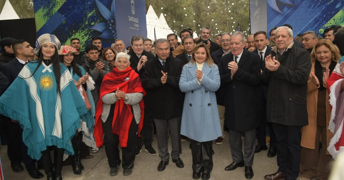 Eliacuteas Suaacuterez participoacute de la inauguracioacuten de la Feria Artesanal en el Parque Aguirre 
