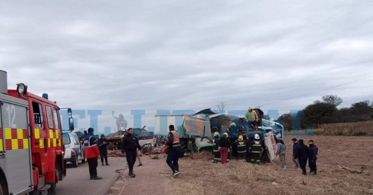 Accidente en ruta 92- un camioacuten y un tractor involucrados en un choque con heridos cerca de Quimiliacute