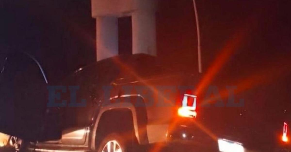 Chocoacute contra una columna abandonoacute la camioneta y Las Termas se llenoacute de versiones