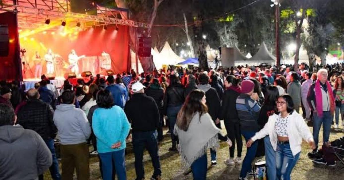 Seguiacute en directo el show de la Feria Artesanal