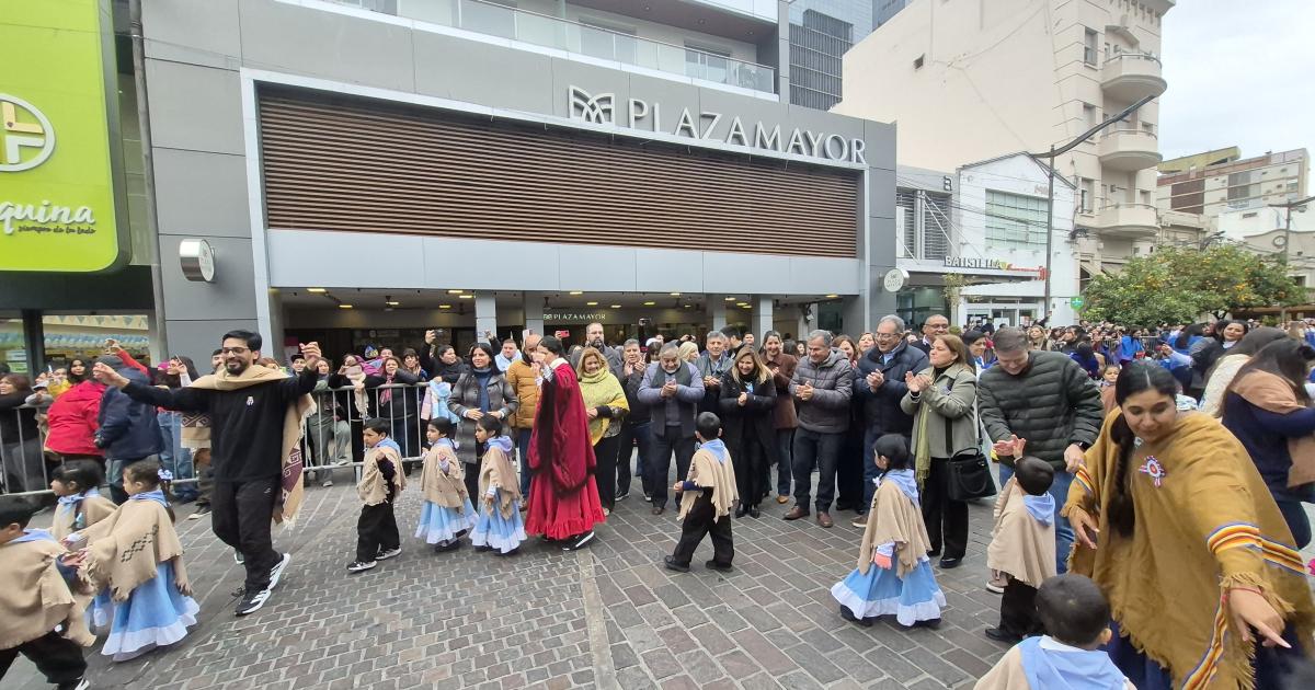 El Santiago Baila reunioacute a maacutes de 1900 alumnos de los jardines de infantes