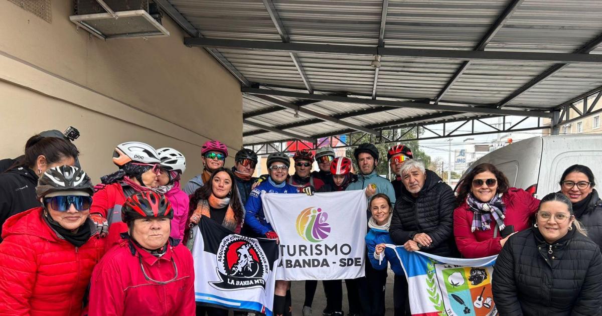El ciclismo e historia se unieron en Pedaleando el vals de la ciudad