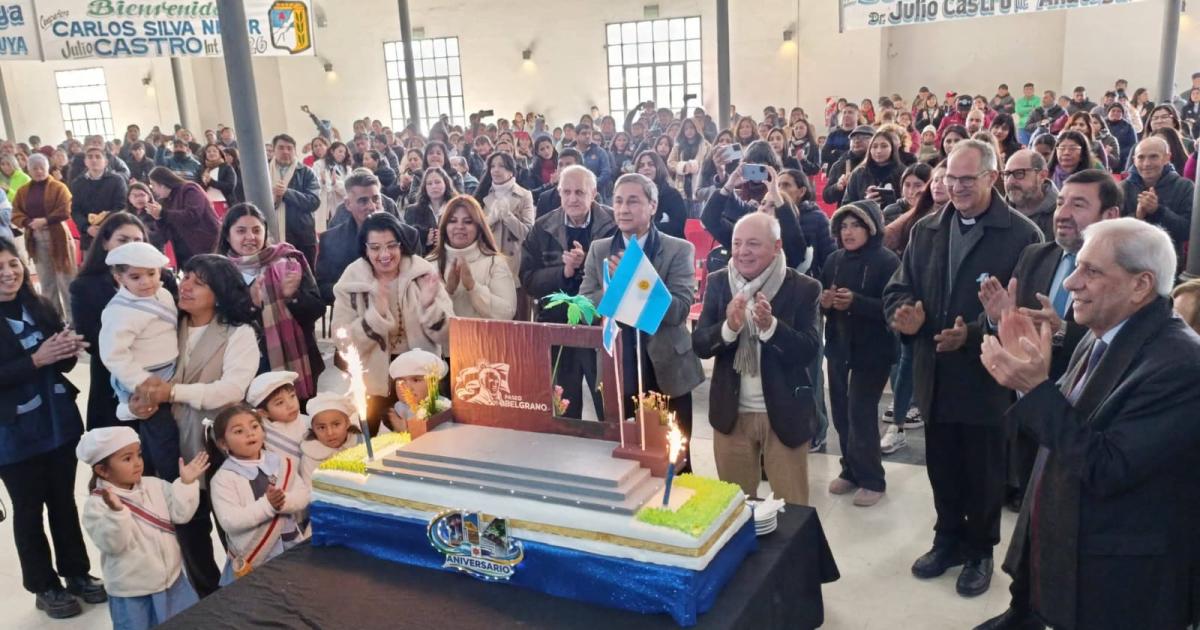 En Antildeatuya se celebroacute el 114deg aniversario con muacuteltiples actividades