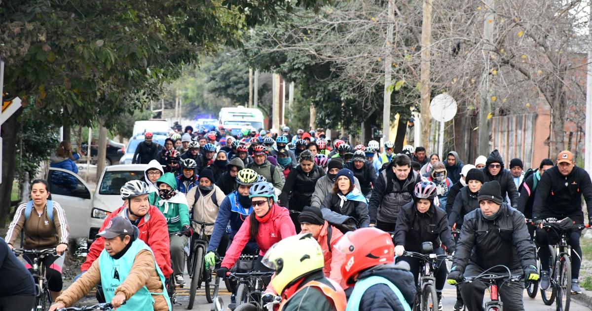 Cientos de fieles participaron de la primera peregrinacioacuten en bicicleta al Santuario de Mama Antula
