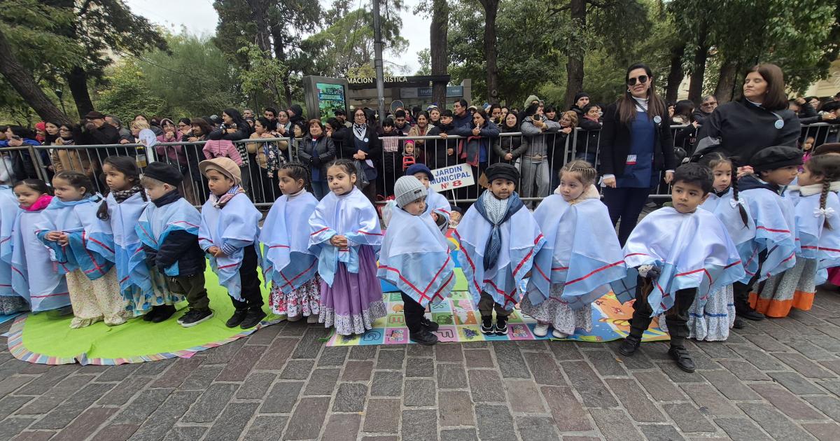 El Santiago Baila reunioacute a maacutes de 1900 alumnos de los jardines de infantes