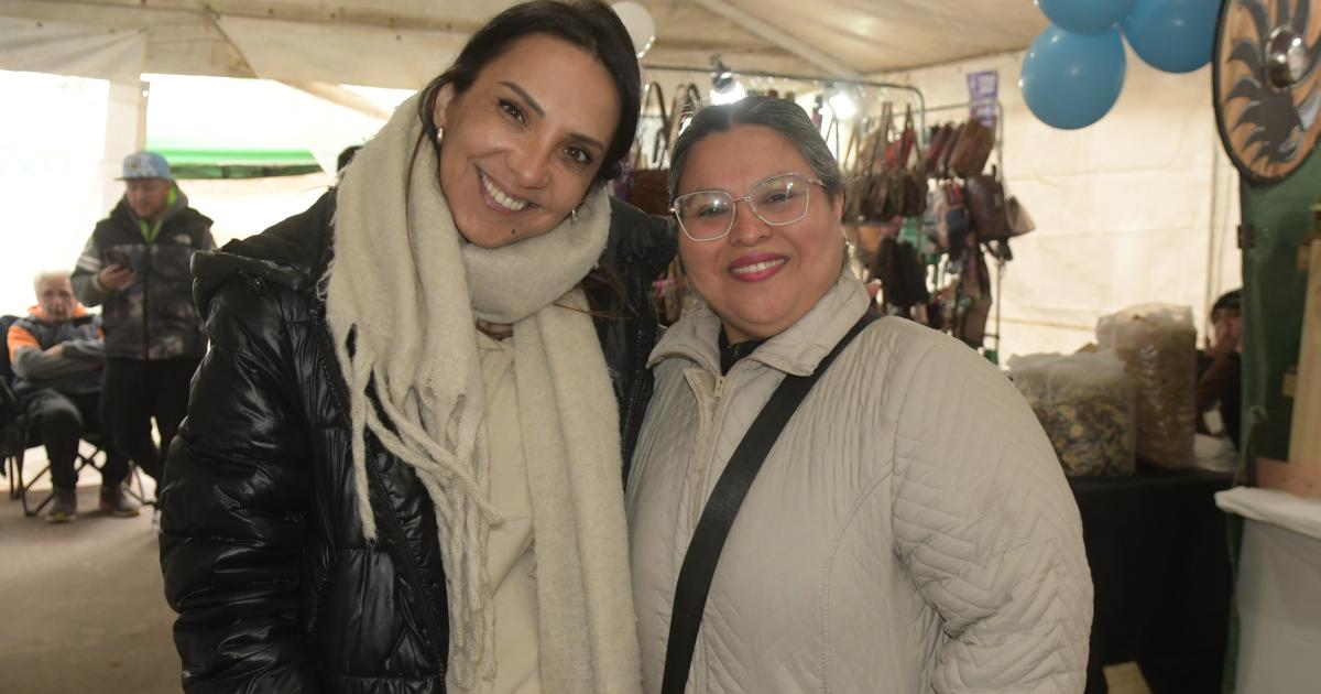 LA FERIA ARTESANAL ESTAacute A PLENO