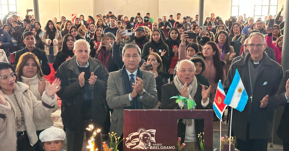 Silva Neder participoacute en actos centrales de Antildeatuya y Quimiliacute