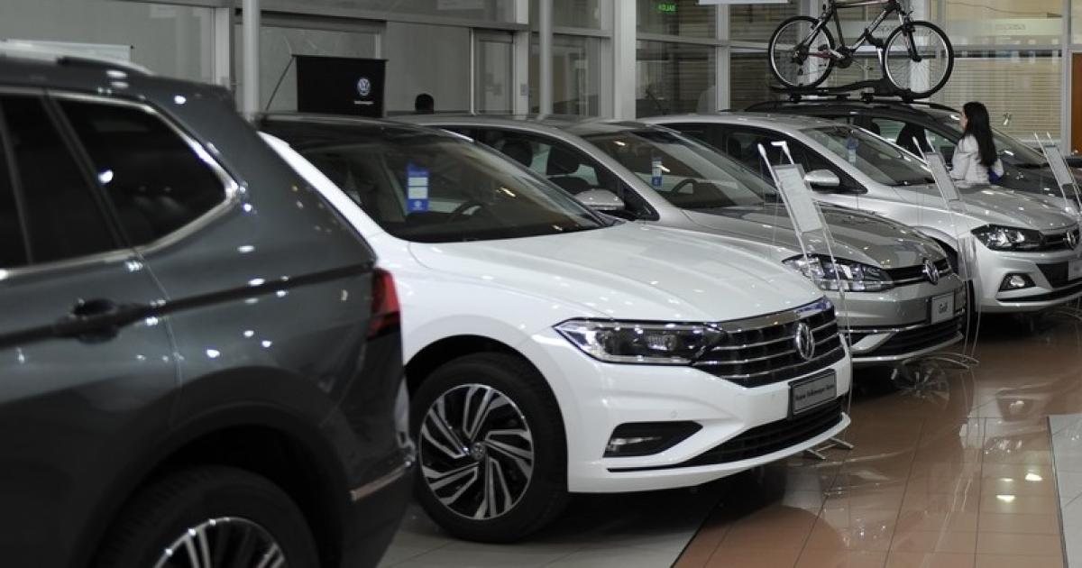 Varias marcas y modelos de 0km volvieron a aumentar precios tras la suba que tuvo el doacutelar en junio