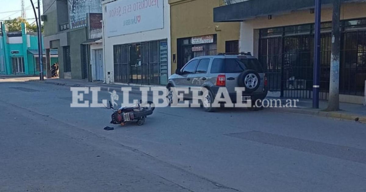 Un nintildeo de 11 antildeos sufrioacute una fractura tras ser atropellado por una moto frente a un colegio 