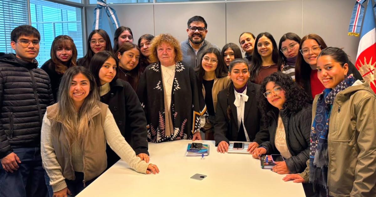 Ucse- estudiantes visitan el Ministerio de Educacioacuten