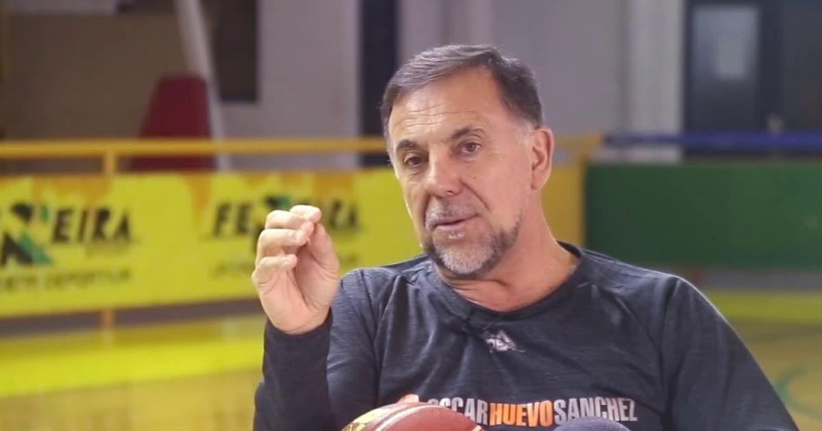 El emotivo adioacutes del Huevo Saacutenchez al Mono Alagastino- Se fue el nuacutemero 1