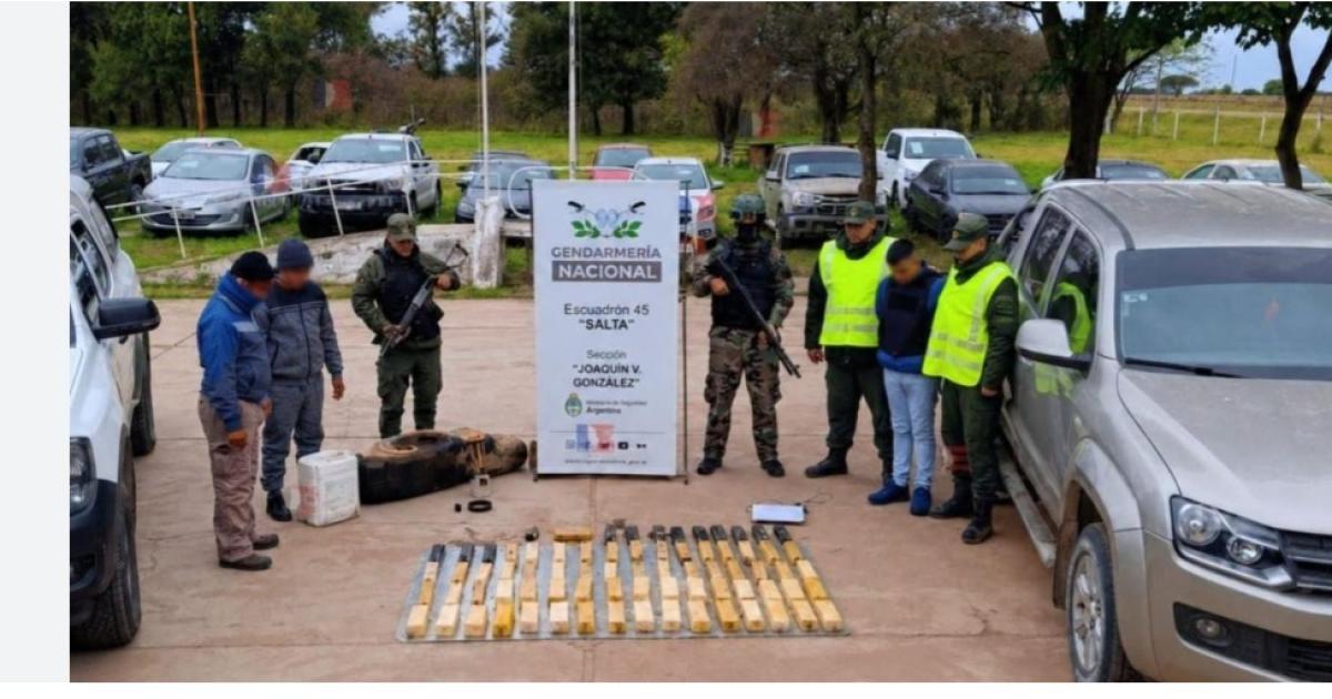 Santiaguentildeo seguiraacute preso 60 diacuteas por traficar 58 kg de droga