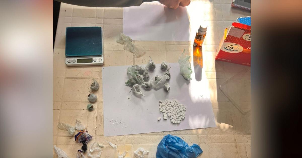Aprehenden a un hombre que intentoacute ingresar estupefacientes al penal