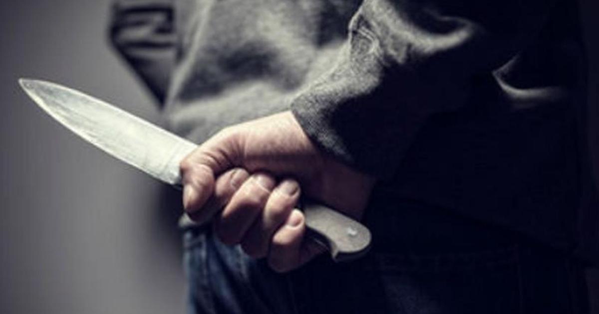 Un feriante amenazoacute a un policiacutea con un cuchillo- Te voy a abrir como un bagre