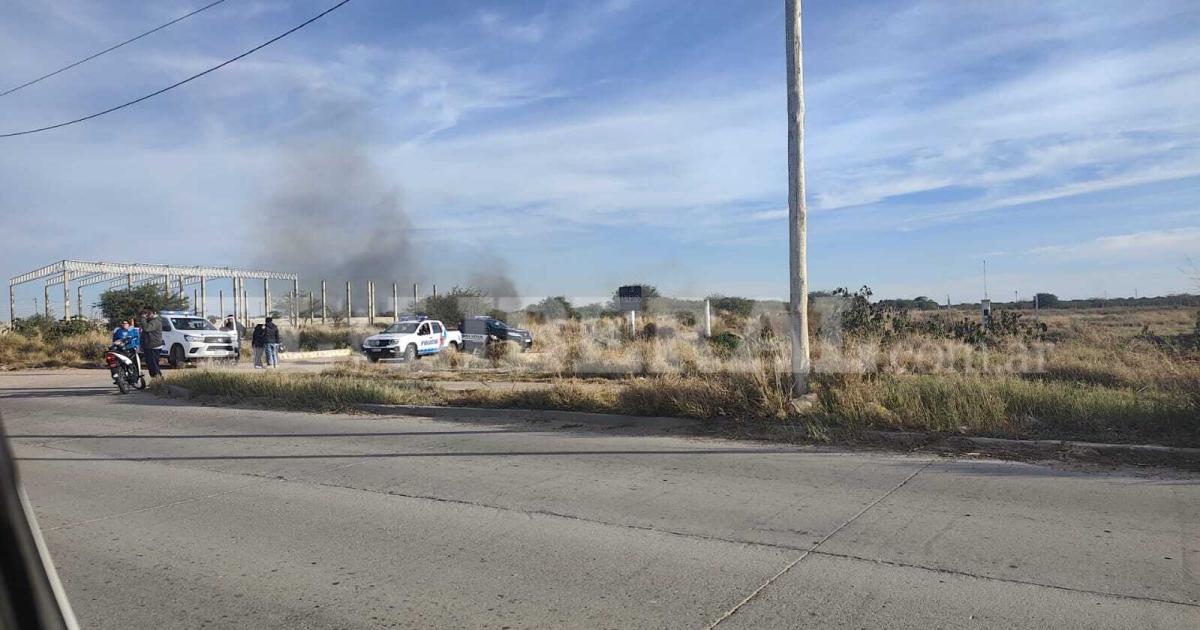 Identificaron al policiacutea hallado muerto dentro de un auto en zona oeste- investigan un presunto suicidio
