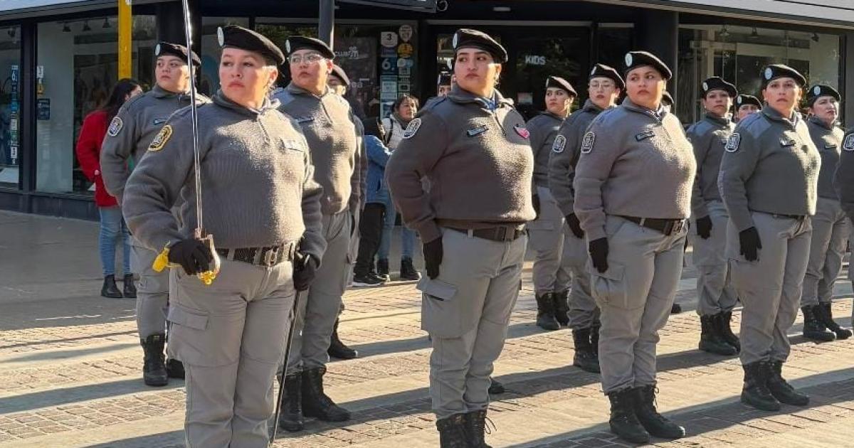La Unidad Nordm 2 del Servicio Penitenciario Femenino participoacute del desfile por el Diacutea de la Independencia