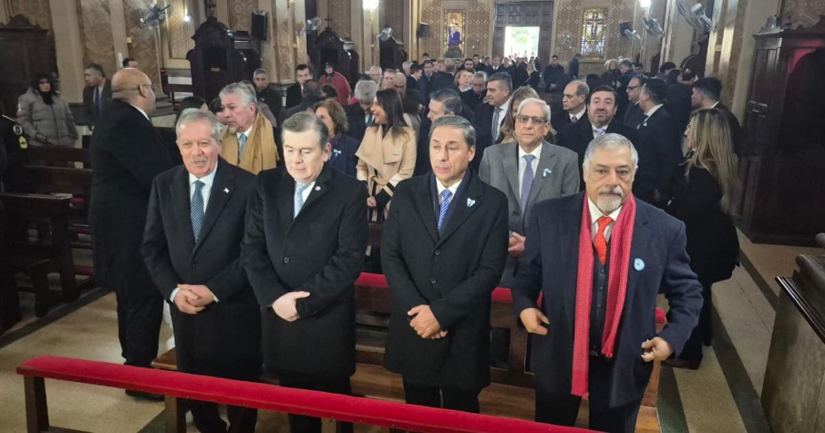 Eliacuteas Suaacuterez asistioacute al Tedeum por el Diacutea de la Independencia en la Catedral Basiacutelica de Santiago del Estero