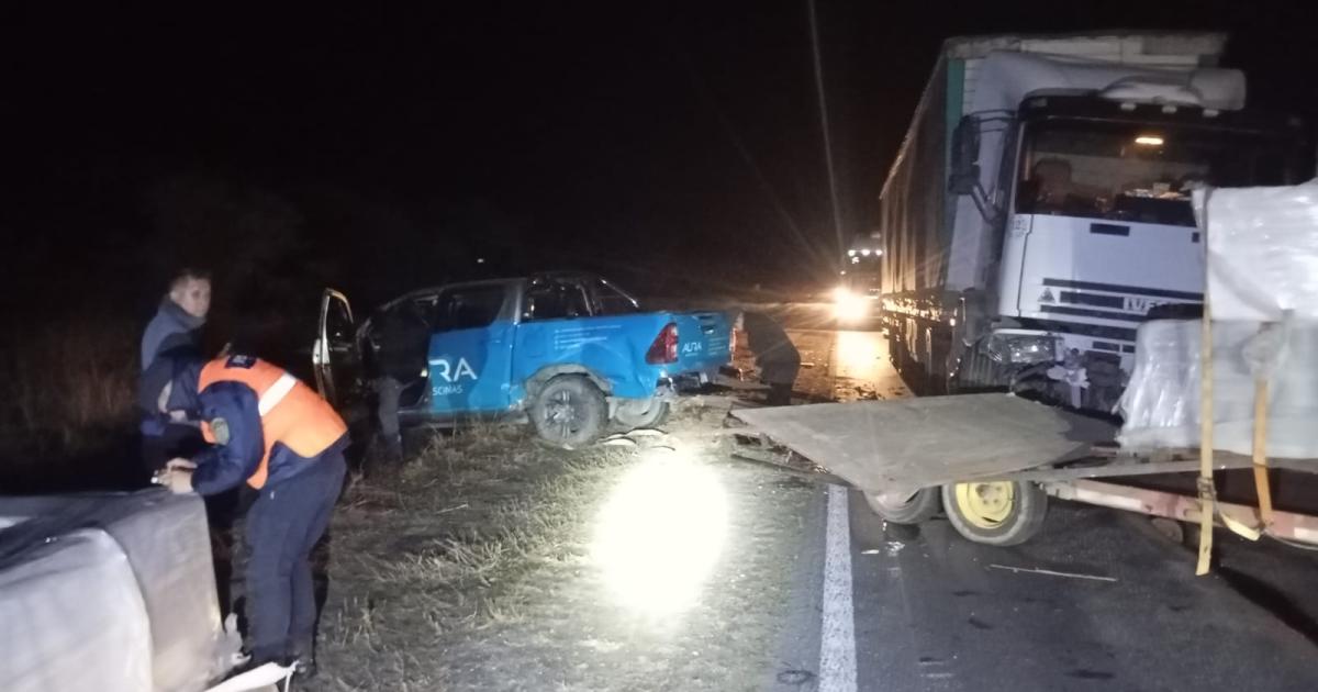 Choque entre una camioneta y un camioacuten sobre la Ruta 157 terminoacute soacutelo con dantildeos materiales