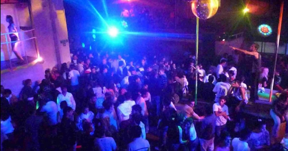 Salioacute del boliche y encontroacute su auto rayado- sospecha de su expareja